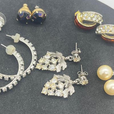 LOT 148J: Pearl and Rhinestone Themed Pierced Earring Collection