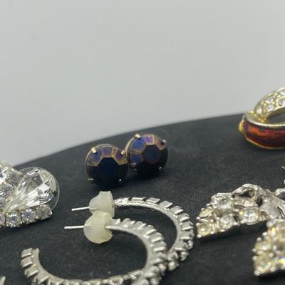 LOT 148J: Pearl and Rhinestone Themed Pierced Earring Collection