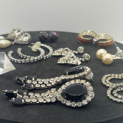 LOT 148J: Pearl and Rhinestone Themed Pierced Earring Collection