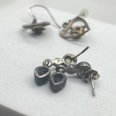 LOT 150J: Sterling Necklace with "D" Pendant and Two Pair Sterling Pierced Earrings - 7.4 GTW - 20" Chain