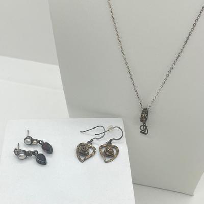 LOT 150J: Sterling Necklace with "D" Pendant and Two Pair Sterling Pierced Earrings - 7.4 GTW - 20" Chain