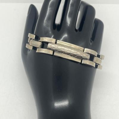 LOT 152J: Heavy Sterling Silver Link Bracelet - 7.5" - 50.3 Grams