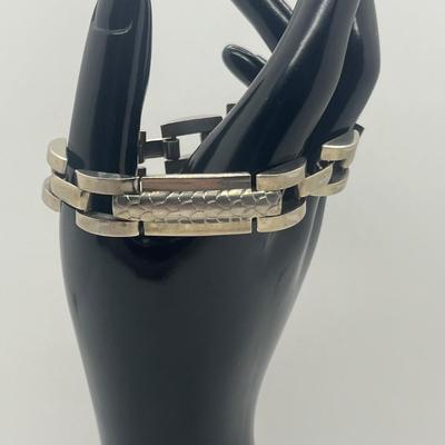 LOT 152J: Heavy Sterling Silver Link Bracelet - 7.5" - 50.3 Grams
