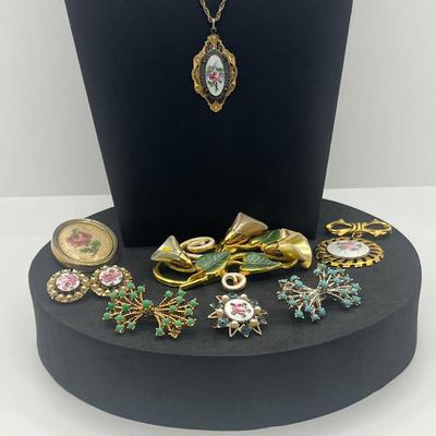 LOT 156J: Vintage Pin/Brooch/Pendant Collection