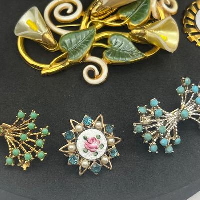 LOT 156J: Vintage Pin/Brooch/Pendant Collection