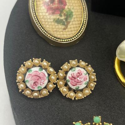 LOT 156J: Vintage Pin/Brooch/Pendant Collection