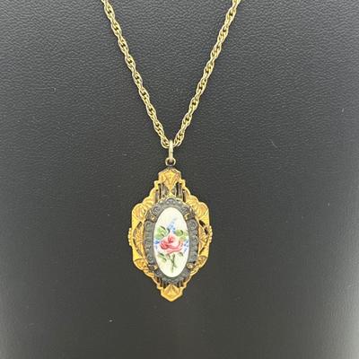 LOT 156J: Vintage Pin/Brooch/Pendant Collection