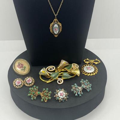 LOT 156J: Vintage Pin/Brooch/Pendant Collection
