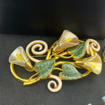 LOT 156J: Vintage Pin/Brooch/Pendant Collection