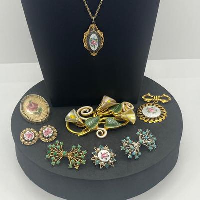 LOT 156J: Vintage Pin/Brooch/Pendant Collection