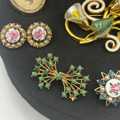 LOT 156J: Vintage Pin/Brooch/Pendant Collection