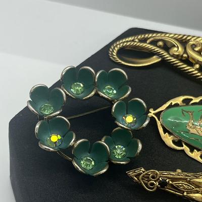 LOT 157J: Assorted Unique Vintage Pins/Brooches