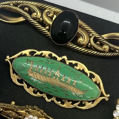 LOT 157J: Assorted Unique Vintage Pins/Brooches