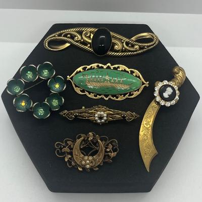 LOT 157J: Assorted Unique Vintage Pins/Brooches