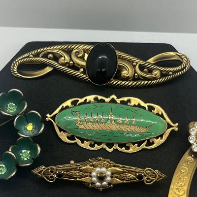 LOT 157J: Assorted Unique Vintage Pins/Brooches
