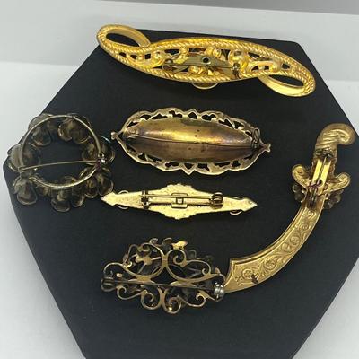 LOT 157J: Assorted Unique Vintage Pins/Brooches