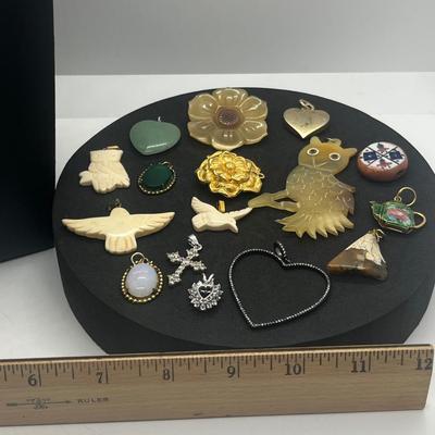 LOT 158J: Assorted Pendants and Chains