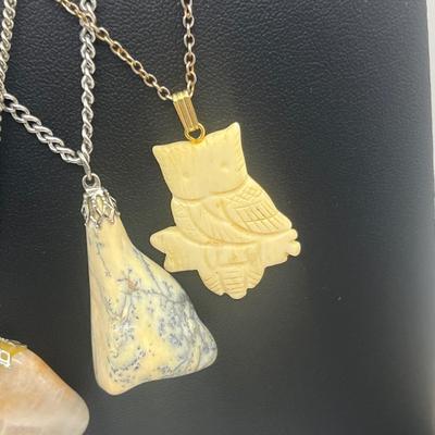 LOT 158J: Assorted Pendants and Chains