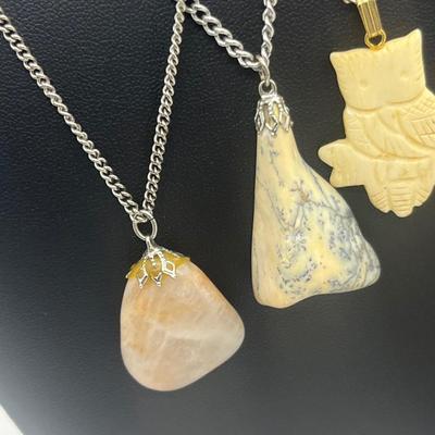 LOT 158J: Assorted Pendants and Chains