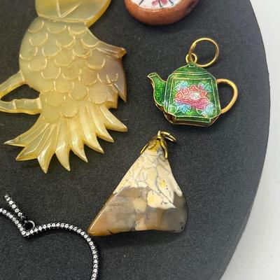 LOT 158J: Assorted Pendants and Chains
