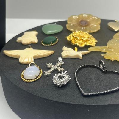 LOT 158J: Assorted Pendants and Chains