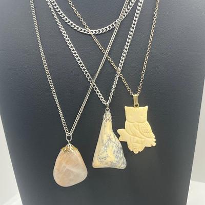 LOT 158J: Assorted Pendants and Chains