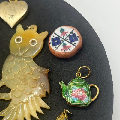 LOT 158J: Assorted Pendants and Chains