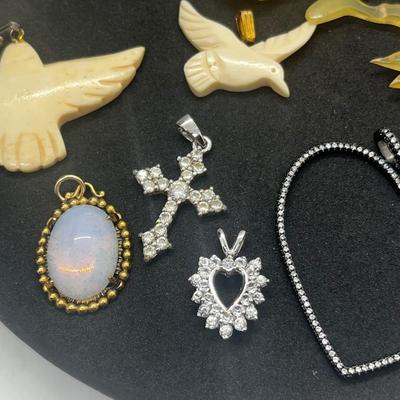 LOT 158J: Assorted Pendants and Chains