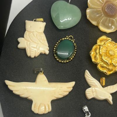 LOT 158J: Assorted Pendants and Chains