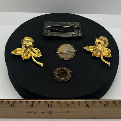 LOT 164J: Vintage/Antique Pin and Fur Clip Lot