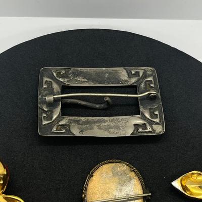 LOT 164J: Vintage/Antique Pin and Fur Clip Lot