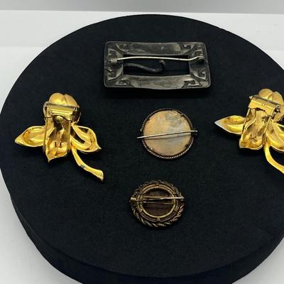 LOT 164J: Vintage/Antique Pin and Fur Clip Lot