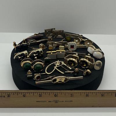 LOT 165J: Huge Collection of Tie Pins and Cufflinks: Swank, Anson and More!