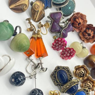 LOT 166J: Assorted Vintage Clip On and Screwback Earrings