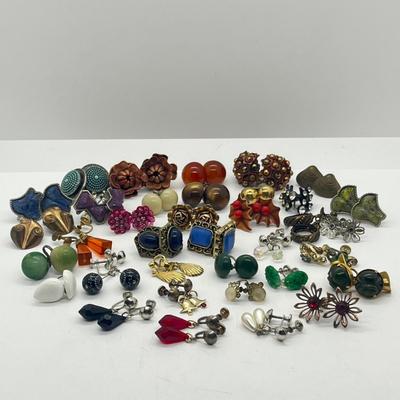LOT 166J: Assorted Vintage Clip On and Screwback Earrings