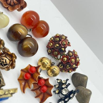 LOT 166J: Assorted Vintage Clip On and Screwback Earrings