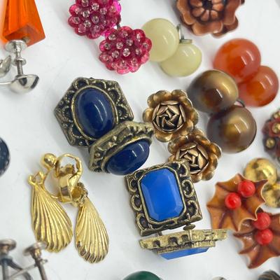 LOT 166J: Assorted Vintage Clip On and Screwback Earrings