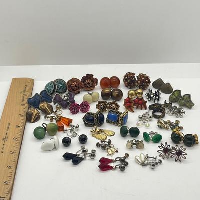 LOT 166J: Assorted Vintage Clip On and Screwback Earrings
