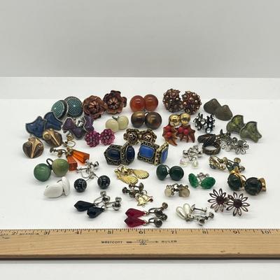 LOT 166J: Assorted Vintage Clip On and Screwback Earrings