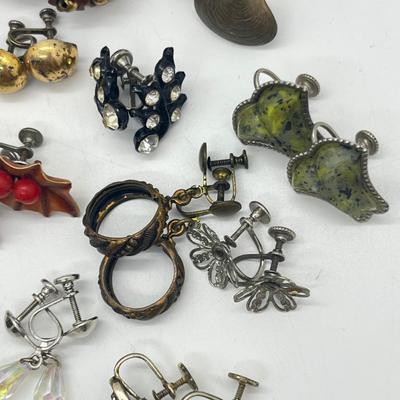 LOT 166J: Assorted Vintage Clip On and Screwback Earrings