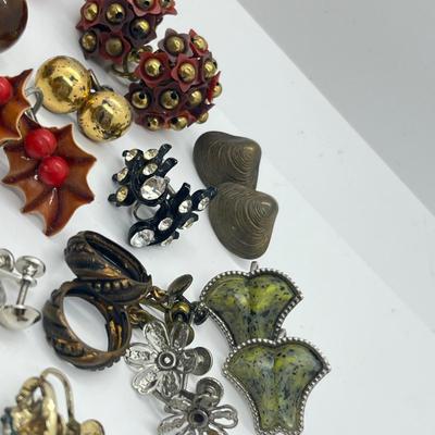 LOT 166J: Assorted Vintage Clip On and Screwback Earrings
