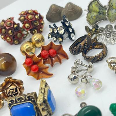 LOT 166J: Assorted Vintage Clip On and Screwback Earrings