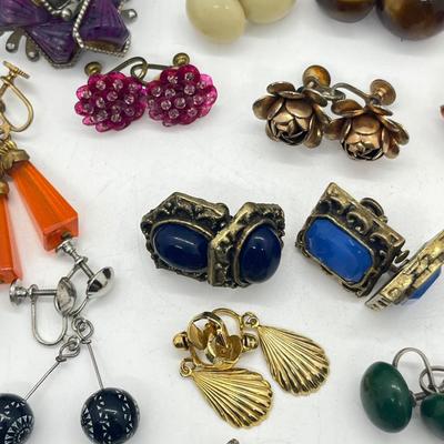 LOT 166J: Assorted Vintage Clip On and Screwback Earrings