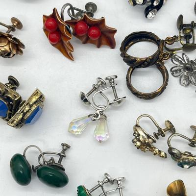 LOT 166J: Assorted Vintage Clip On and Screwback Earrings