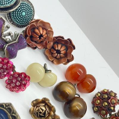 LOT 166J: Assorted Vintage Clip On and Screwback Earrings