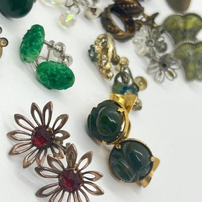 LOT 166J: Assorted Vintage Clip On and Screwback Earrings