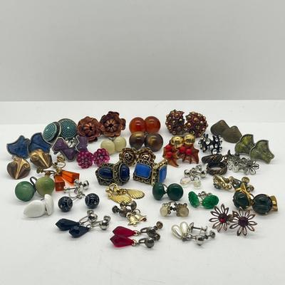LOT 166J: Assorted Vintage Clip On and Screwback Earrings