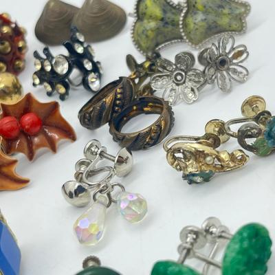 LOT 166J: Assorted Vintage Clip On and Screwback Earrings