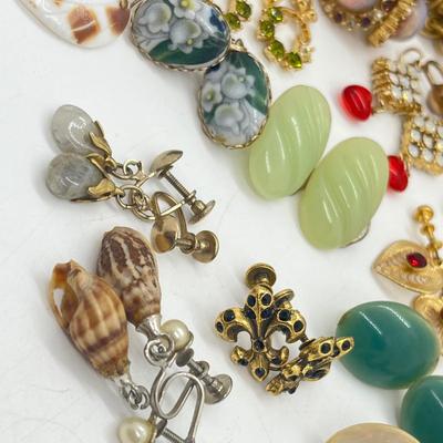 LOT 167J: Vintage Clip On and Screwback Earring Lot