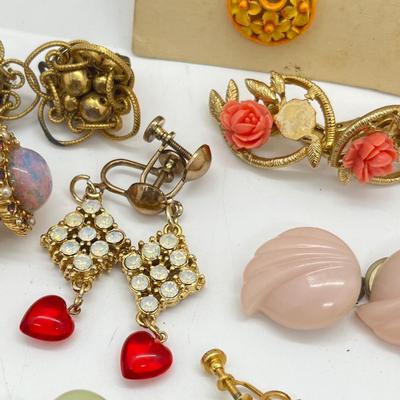LOT 167J: Vintage Clip On and Screwback Earring Lot